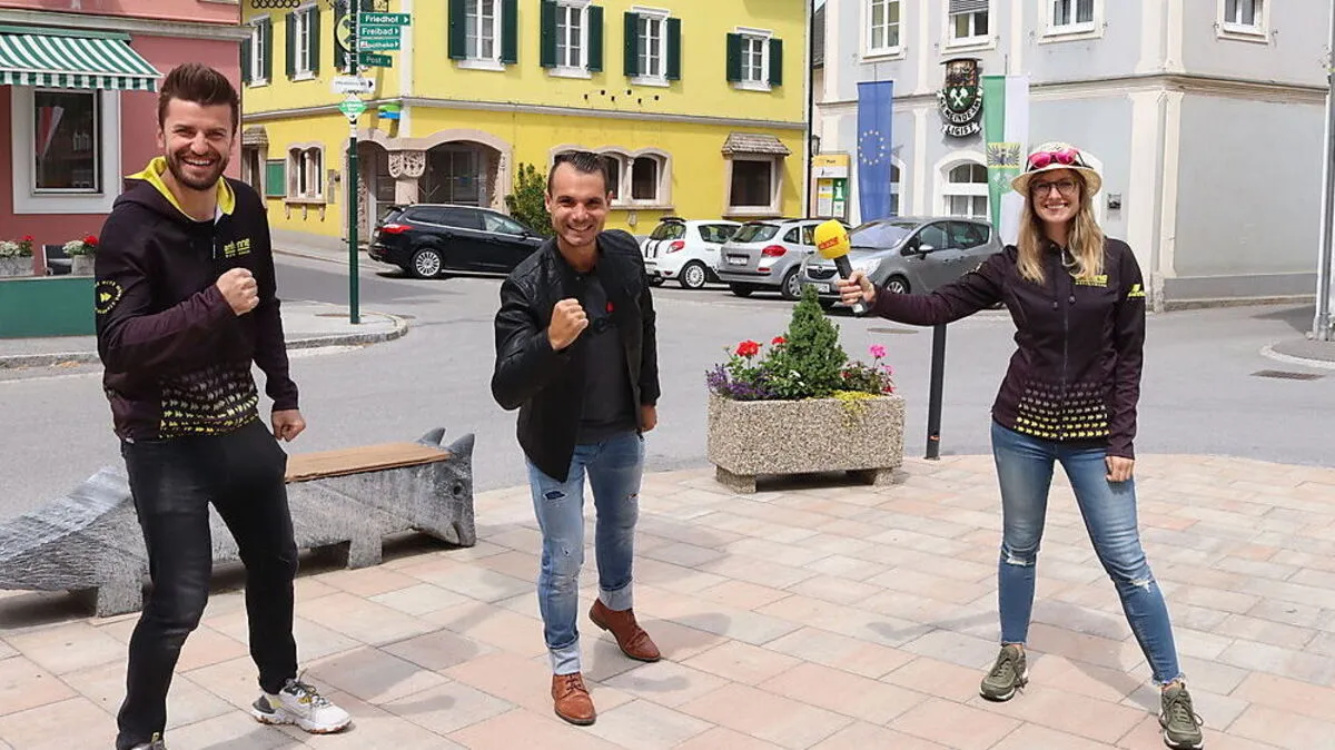 Die Muntermacher Thomas Seidl und Chrisi Klug mit Daniel Düsenflitz (Mitte) 