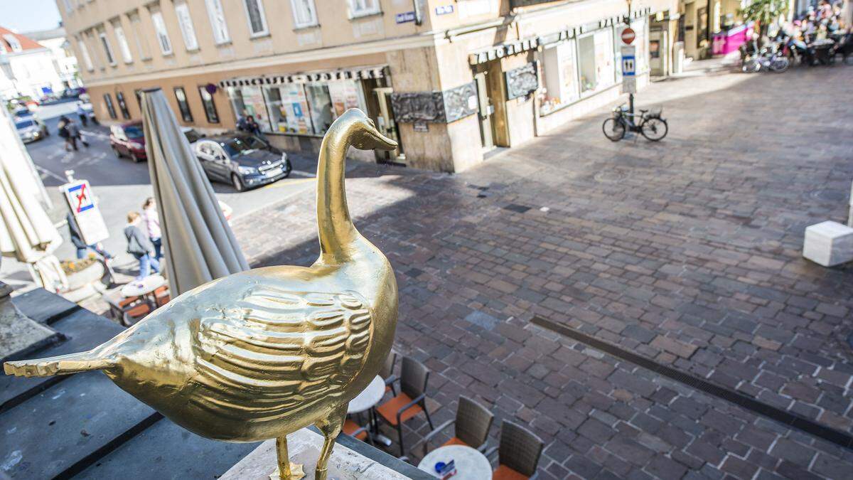 Eine der geheimen Schönheiten in Klagenfurt: die Goldene Gans am Klagenfurter Alte Platz