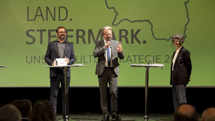Werner Schrempfl, Kulturlandesrat Christopher Drexler und Heidrun Primas (v.l.)