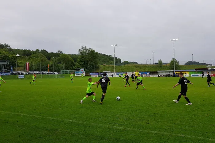 Im kleinen Finalen standen sich die Teams der SMS Feldbach und der SMS Weiz gegenüber. Die Weizer setzten sich mit 3:1 durch.
