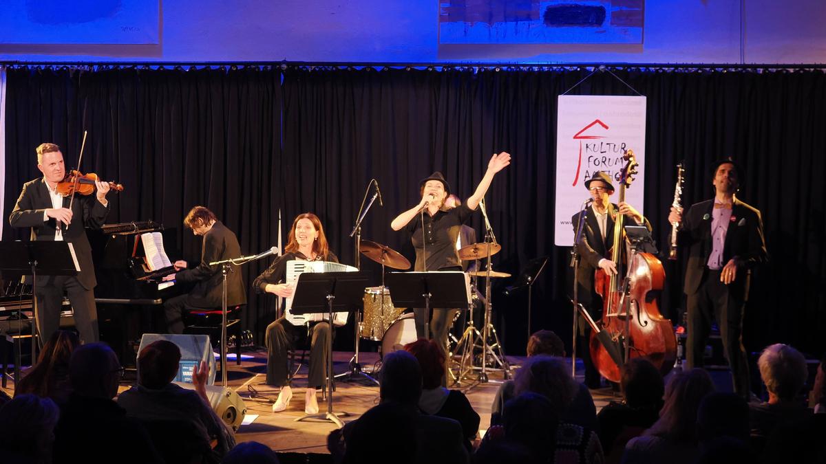 Auch die Klezmerband Pressburg stand auf der Bühne im Amthof