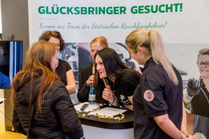 Bei den Rauchfangkehrern sind Frauen noch unterrepräsentiert. Dabei betont die Branche die gute Vereinbarkeit von Familie und Beruf.