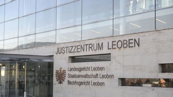 Im Landesgericht Leoben findet die Verhandlung gegen die mutmaßliche Stalkerin statt