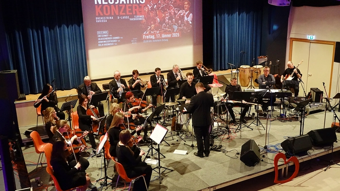 Bereits zum dritten Mal lud die Musikschule Zeltweg zu einem Neujahrskonzert in das Volksheim. Auch diesmal hatte Musikschuldirektor Peter Schreibmaier eine bunte Palette musikalischer Leckerbissen vorbereitet.