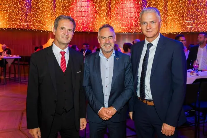 Casinos Austria Floor-Manager Peter Schmögl, Gottlieb Türk Leiter des Landeskriminalamtes und Bernd Riepan Bezirkshauptmann Villach-Land waren Ehrengäste