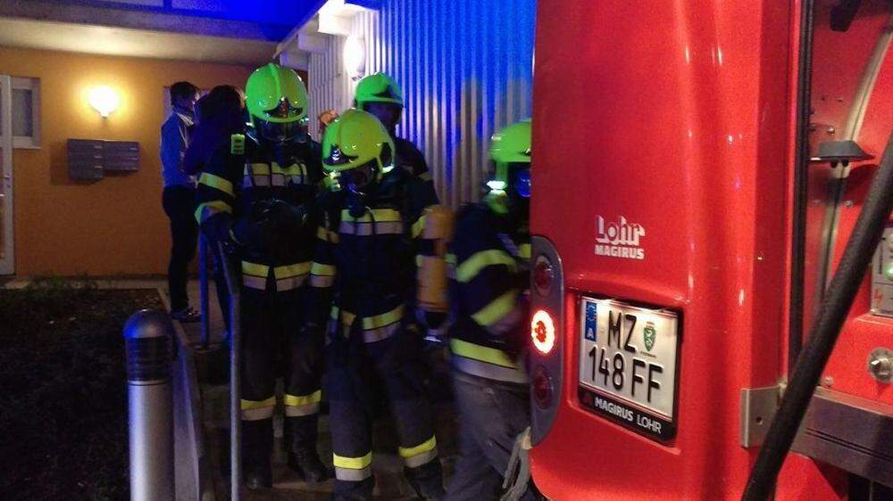 Die Freiwillige Feuerwehr Veitsch und die Betriebsfeuerwehr Veitsch wurden am Samstag zu einem Kellerbrand im Ortsgebiet alarmiert