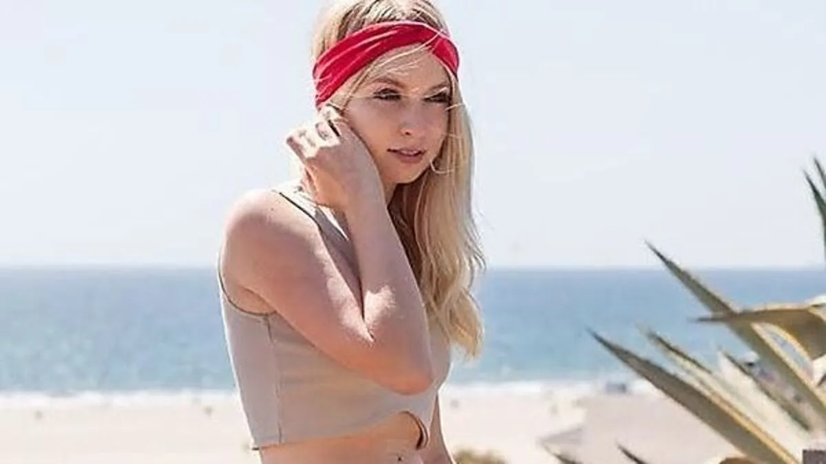 Hier ist alles fake: Falsche Geschichten, falsche Bilder, falsche Freunde. Aber: Echtes Geld. 