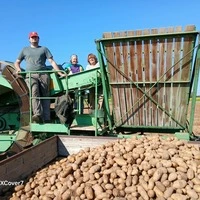 Die Familie Kotschnig bei der Kartoffelernte