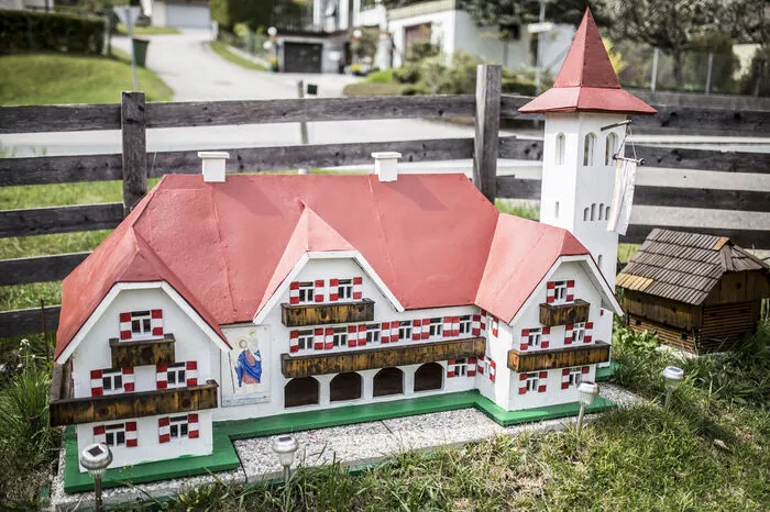 Gleich beim Eingang steht auch ein Modell vom Karawankenhof, der in den 60er-Jahren abgebrannt ist . . .