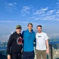 Coach Steve Rettl, Sebastian Ofner und Physio Stefan Trost (von links)