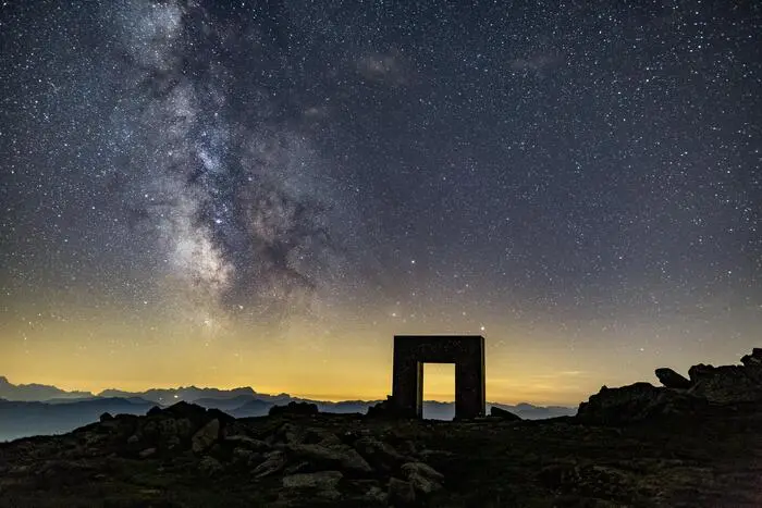 Das Granattor unterm Sternenhimmel