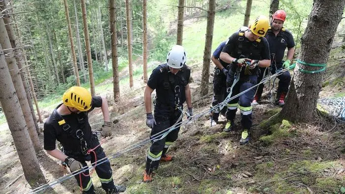 Am 24. Mai fand eine Einsatzübung der Menschenrettungs- und Absturzsicherungseinheiten des Bereichsfeuerwehrverbandes Knittelfeld statt.