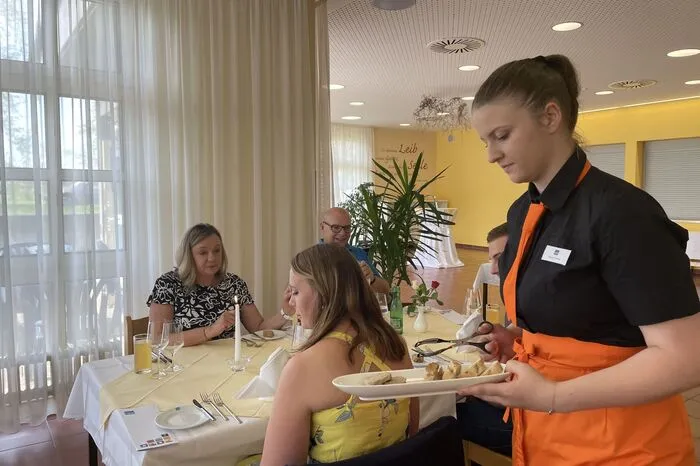 Das Brot, das serviert wurde, haben die Schüler selbst gebacken.