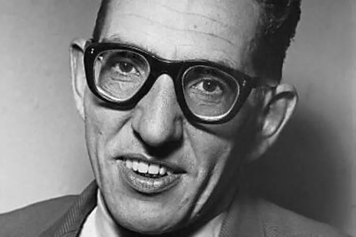 ... Die Schmeißer-Affäre dominierte die News 1952: Ex-Agent Hans-Konrad Schmeißer hatte behauptet, Bundeskanzler Adenauer und andere seien für den französischen Geheimdienst tätig gewesen und hätten einen Agenten mit geheimen Nachrichten versorgt ...