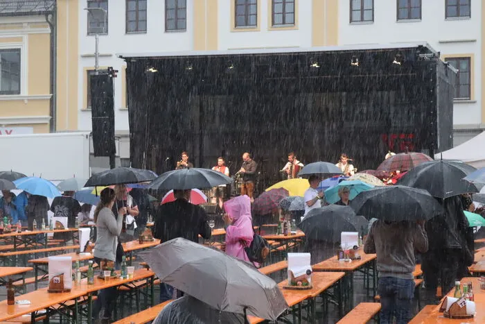 Klicken Sie sich durch die Bilder mit verschiedenen Eindrücken eines besonderen Konzertabends in Völkermarkt.