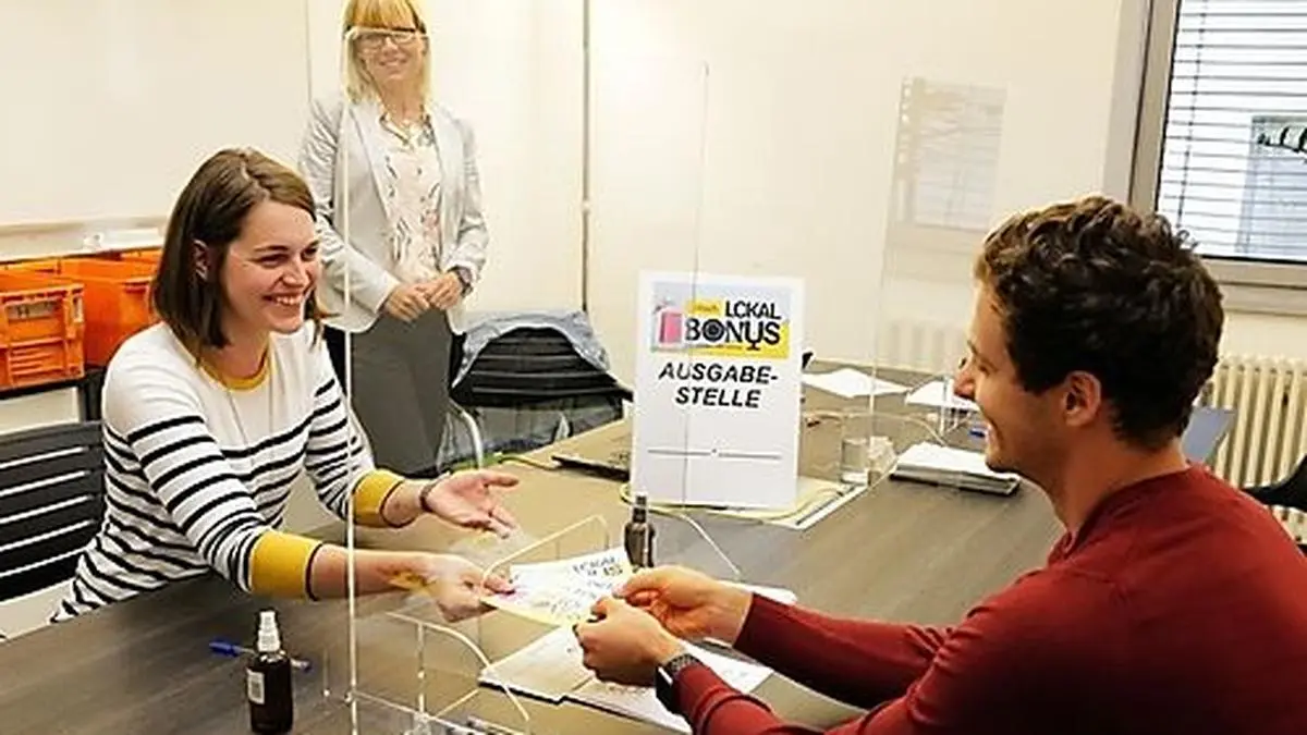 Im Stadtmarketing werden die Gutscheine ausgegeben