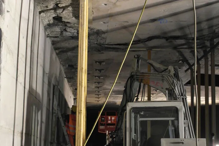 In die Decke müssen neue Anker.