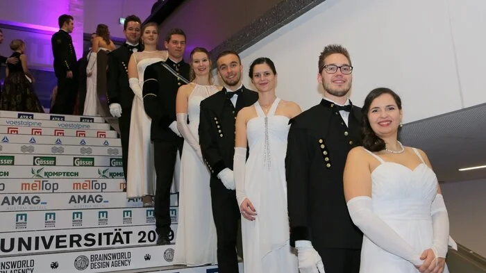 Zum ersten Mal seit einigen Jahren fand der Ball der Montanuniversität wieder in den Räumlichkeiten der Universität statt, und zwar im Erzherzog-Johann-Trakt. Organisiert wurde der Ball von Professor Helmut Flachberger und Julia Mayerhofer-Lillie. Moderiert wurde die Veranstaltung von der Leiterin des Alumni Clubs Sophie Zeiler-Mahrous.