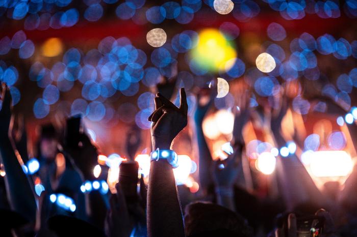 Die Leuchtarmbänder verwandelten das Happel-Stadion in ein Lichtermeer