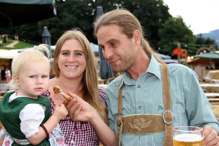 Um den Nachwuchs braucht man sich keine Sorgen zu machen, kostete Hannah mit Mama Nadine und Papa Harald bereits Geflügeltes.
