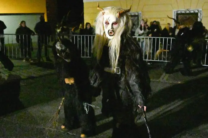Rund 30 Gastgruppen waren unterwegs und verbreiteten teufliche Stimmung, darunter auch die Vordernberger Hunt‘s Teufeln.