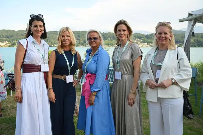 Verena Kugi, Sabrina Hafner, Tina Inzko, Tatjana Katalan und Eva Tatschl-Unterberger
