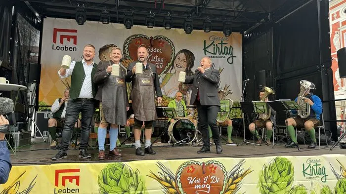 Auch auf dem Leobener Hauptplatz ist der Gösser Kirtag nun offiziell eröffnet