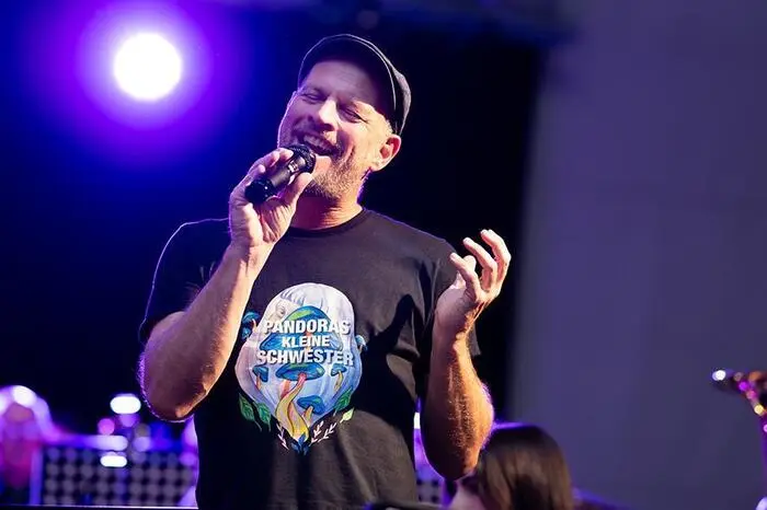Bernd Hecke überzeugte mit der Ballade „Lied für dich” der Band „Alle Achtung“ sowie mit der flotten Nummer „Blüte” von „Granada“
