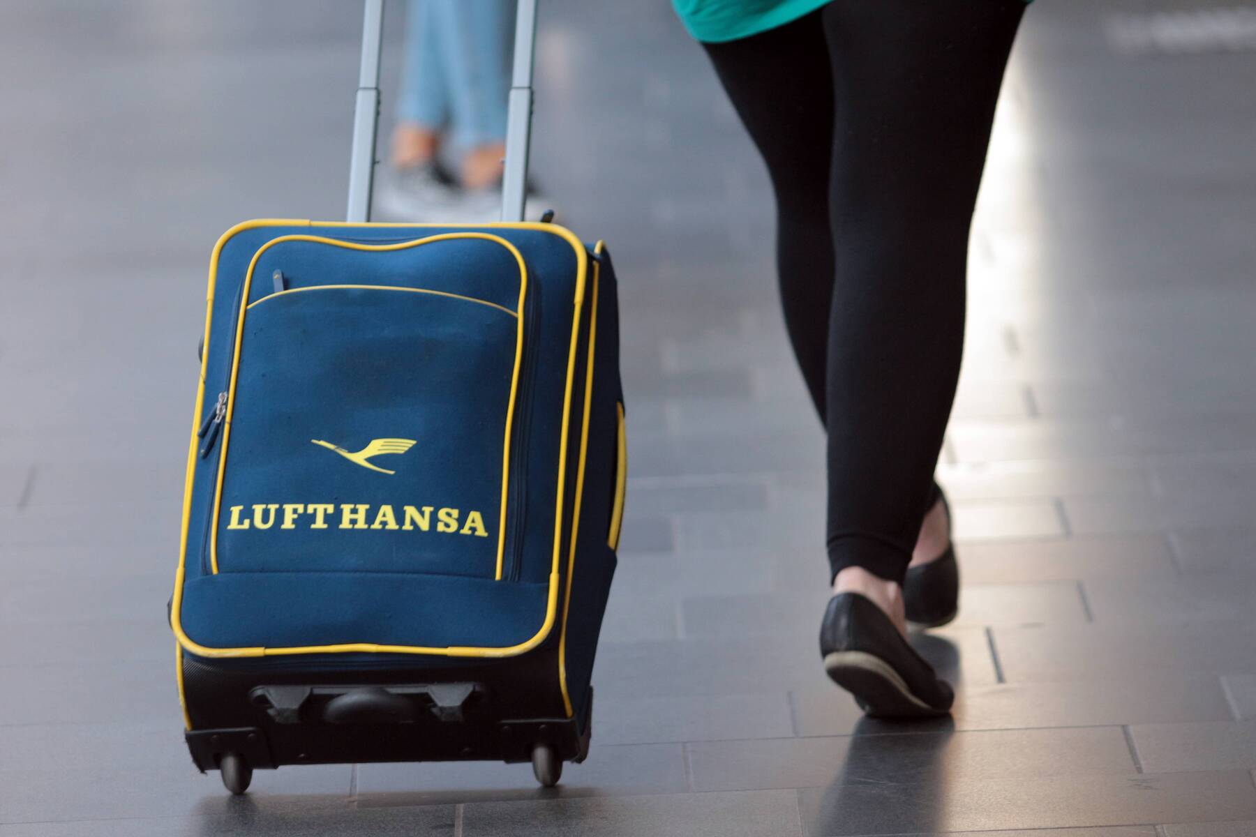 Neuer Tarif für gesamten Konzern: AUA und Lufthansa: Der kostenfreie Handgepäck-Koffer wird gestrichen