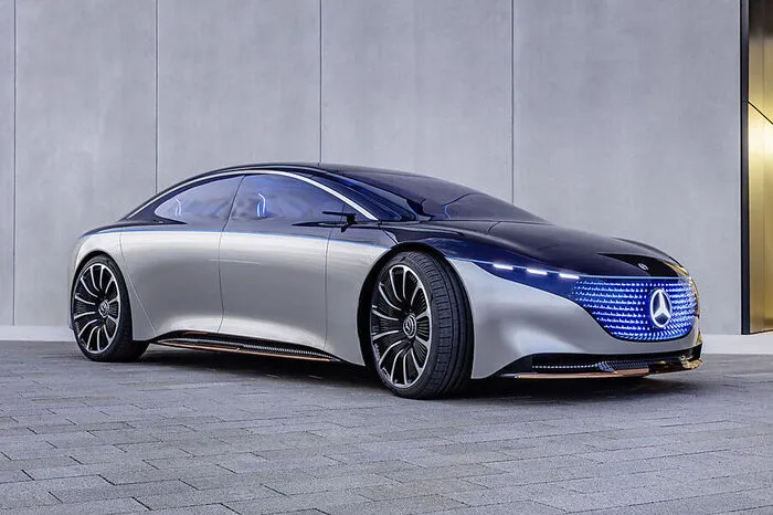 Sieht spannend aus – und es steckt auch einiges an Spannung drinnen: Der EQS baut auf einer neuen batterieelektrischen Antriebsplattform und wird von Elektromotoren an Vorder- und Hinterachse angetrieben – vulgo Allradantrieb.