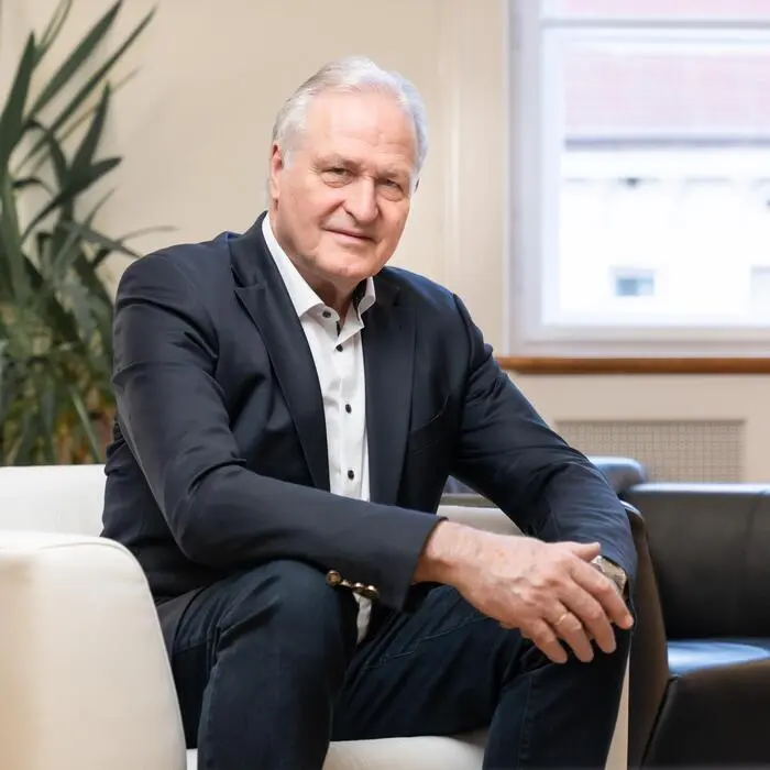 Die Funktionsperiode des derzeitigen Rektors Peter Moser dauert noch bis Ende September 2027