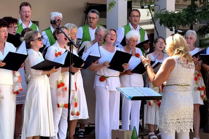 Beim 13. Chorfestival im Steirischen Vulkanland trafen sich 25 Chöre und Singkreise aus der Region mit über 400 Sängerinnen und Sängern um die Vielfalt der heimischen Gesangskultur zu feiern