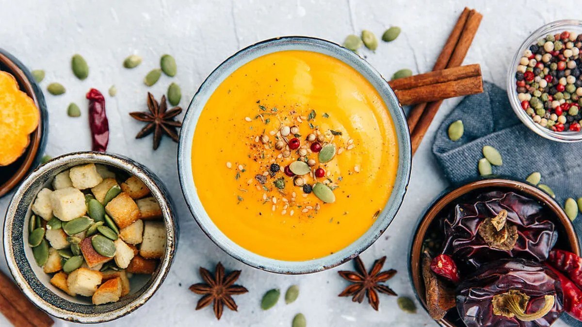 Pimp my Süßkartoffelsuppe: z.B. mit Gewürzen und Brotcroutons