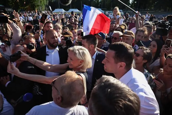 Am Wochenende gab sich Le Pen betont gelassen. Der RN demonstrierte Einigkeit – im Gegensatz zu den Parteien der politischen Mitte 