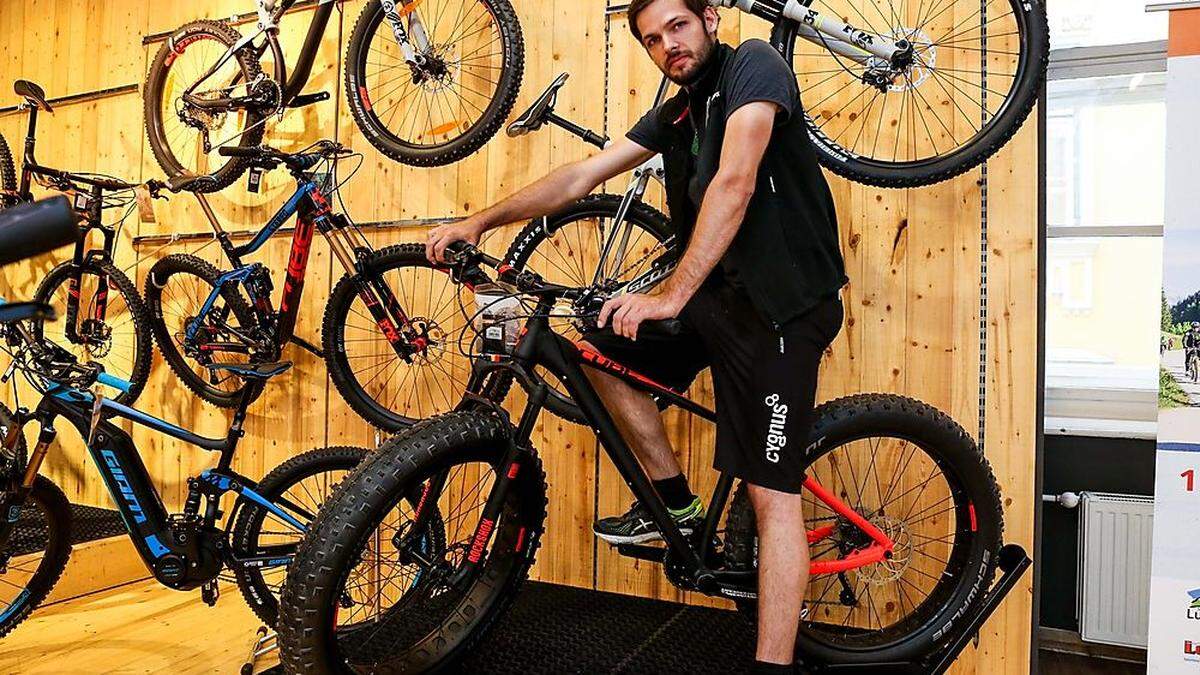 Dieses und andere Fatbikes gibt es bei Gigasport