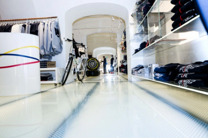 . . . Accessoires und Modeartikel genauso geboten wie. . .