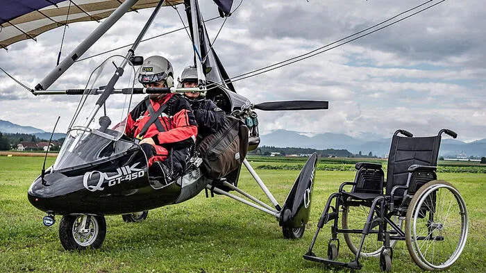 Mit einem Ultraleichtflugzeug ging es in 400 Meter Höhe