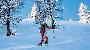 Skitourengeher müssen gut ausgebildet sein. Bei einer schwierigeren Tour kann ein professioneller Bergführer sehr hilfreich sein