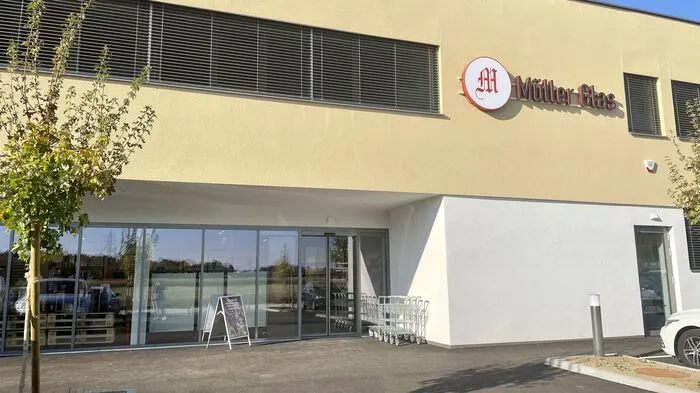 Von außen erscheint der neue Standort von Müller Glas in Lebring - St. Margarethen noch unscheinbar...