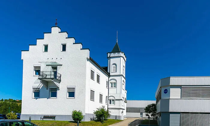 Seit 1952 ist das Schloss Sonneck in St. Bartholomä der Hauptsitz der Unternehmensgruppe