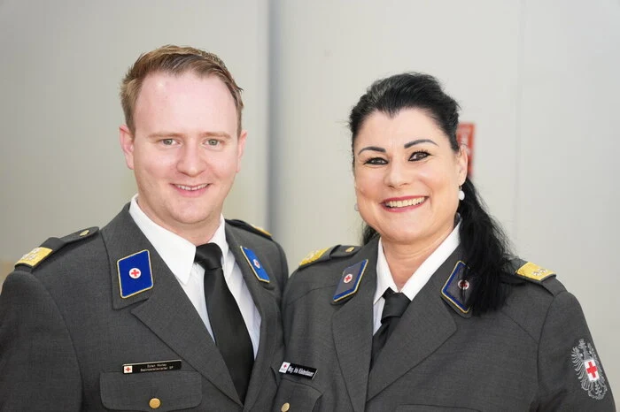 Dylan Morley und Iris Köstenbauer, Bezirksgeschäftsleiterin