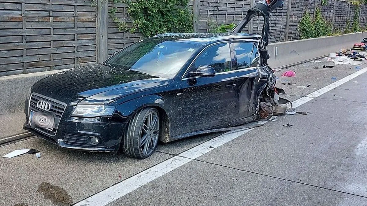 Der Pkw wurde 15 Meter nach vorne geschleudert