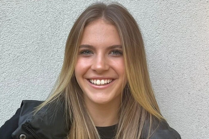 Jana Friesacher, 16, aus Wolfsberg, BORG: "Jede Schule könnte ja eine eigene Reihe an Klamotten designen und so den Schülern somit ein Schuloutfit bieten. Dadurch könnten die Schüler selbst auswählen, ob und wann man es trägt. So kann auch ein Gemeinschaftsgefühl entstehen."