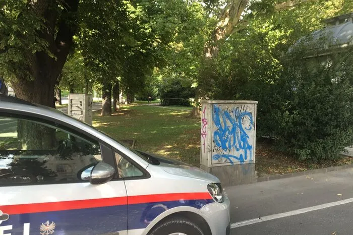 Eine große Fläche in der Nähe der Grazer Oper wurde polizeilich abgeriegelt.