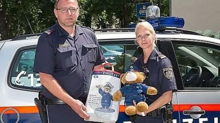 Einen Teddy hat Leon schon bekommen. Jetzt wird er noch einmal geehrt
