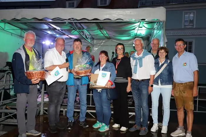 Es gab auch Gästeehrungen für 20 Jahre wurden Julia Pötzsch und Silke & Thomas Pötzsch sowie für 27 Jahre Eckart Baum durch den Bürgermeister Martin Treffner und seinem Team geehrt.