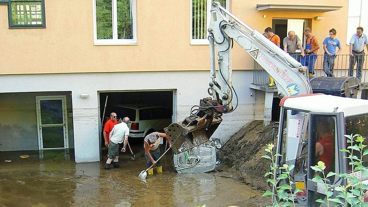 Diese Schäden hat 2011 die Überflutung der Lavant beim Gemeindeamt verursacht