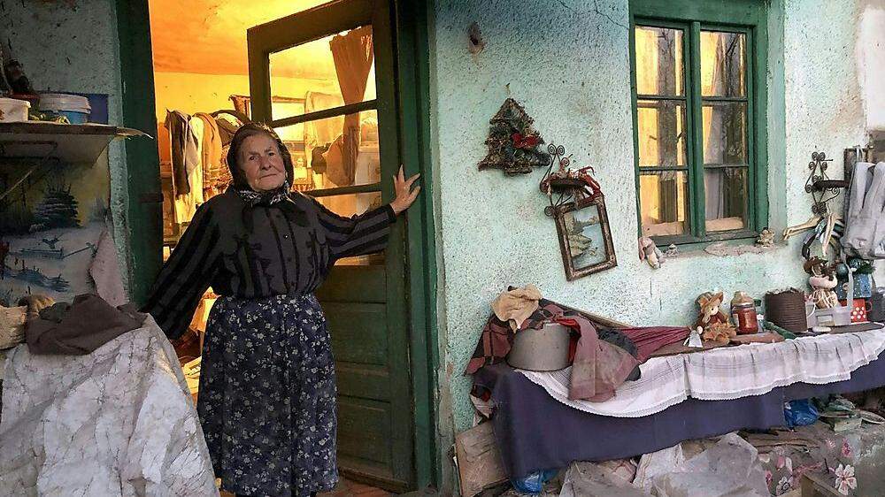 Anna Coca ist 92 Jahre alt und hat ihr ganzes Leben in Petrosani in einer notdürftig zusammengebauten Hütte mit nur einem Zimmer gelebt