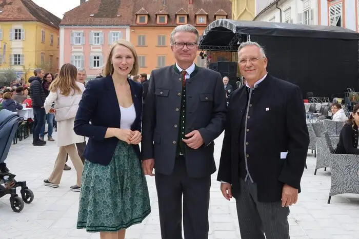 Zum Stadt-Jubiläum sowie zum neuen Hauptplatz gratulierte auch Landeshauptmann Christopher Drexler, Landtagsabgeordnete und Vizebürgermeisterin Julia Paar und Stadtchef Karl Lautner freute sich über den Besuch