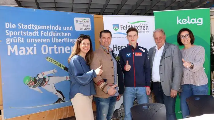 Am Foto von Links: Martina Tscherne, Sportstadtrat Helmut Kraßnig, Maximilian Ortner, Bürgermeister Martin Treffner und Stadträtin Andrea Pecile.